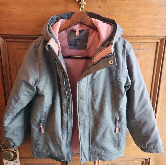 Girls all in motion coat - Picture 2 of 9